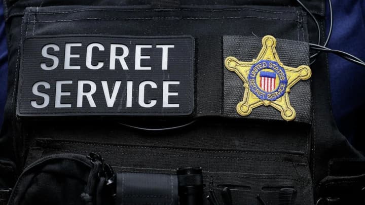 mask-skorotyt-shtat-ministerstva-natsbezpeky-ssha-pid-zahrozoiu-sekretna-sluzhba-cnn