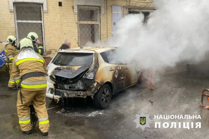 u-kyievi-zatrymaly-pidozriuvanoho-u-pidpali-elektrokara-bilia-metro-olimpiiska