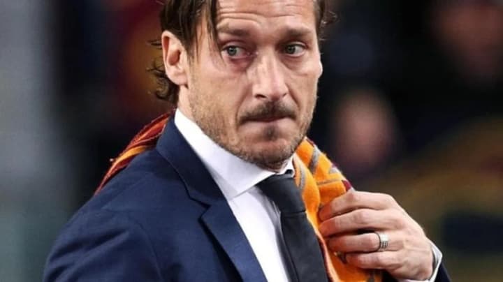 spustyv-shtany-pered-rublem-totti-taky-prybuv-do-moskvy-ta-narvavsia-na-krytyku