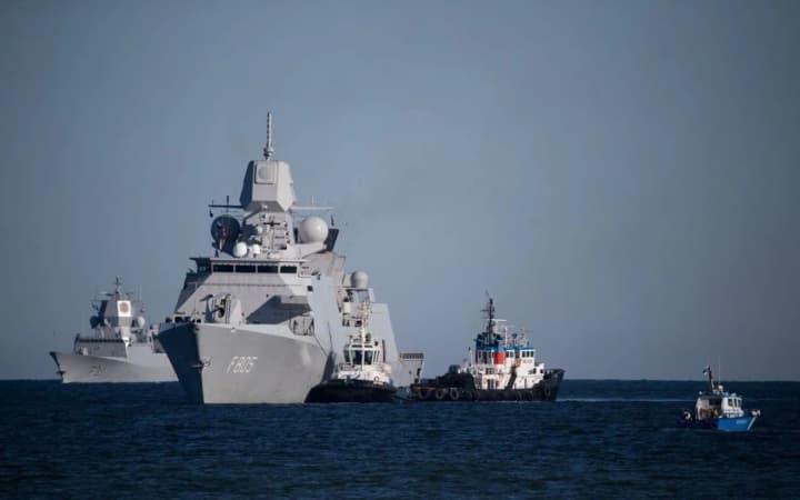 estoniya-khochet-razreshit-svoim-voennim-topit-podozritelnie-suda-kak-eto-budet-rabotat