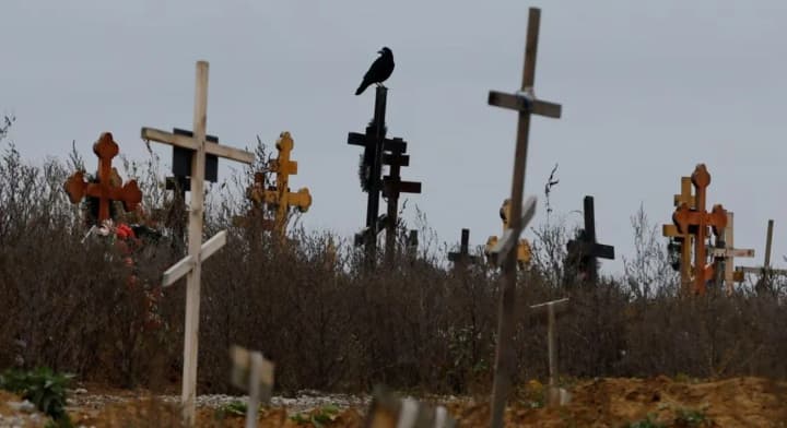 in-mariupol-graves-of-local-residents-who-died-during-the-storming-of-the-city-by-the-russians-continue-to-be-discovered