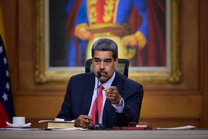maduro-prosyt-trampa-unyknuty-viiny-na-tli-posylennia-tysku-ssha-u-karybskomu-mori