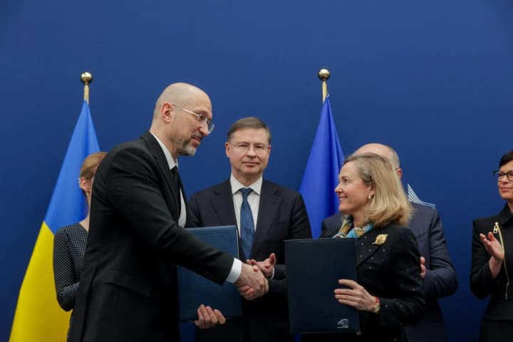 yevropeiskyi-investytsiinyi-bank-nadaie-ukraini-300-mln-yevro-kudy-pidut-hroshi