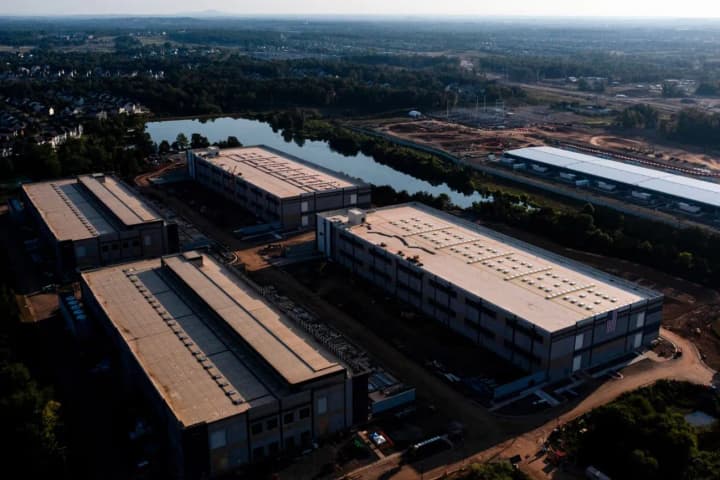 amazon-google-i-microsoft-ispolzuyut-tonni-vodi-v-i-bez-togo-samikh-zasushlivikh-regionakh-mira