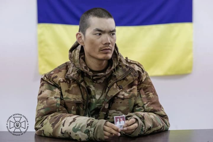 sledovateli-sbu-doprosili-plennikh-voennikh-iz-kitaya-video