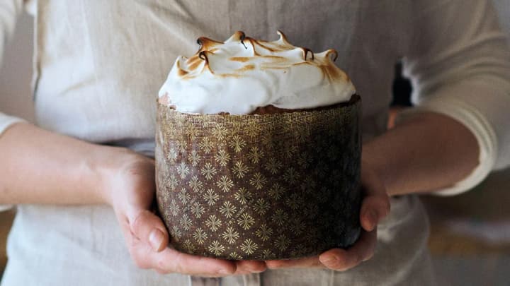 naitsinnisha-velykodnia-paska-u-kyievi-spekly-pasky-iz-boroshna-z-rozminovanykh-poliv