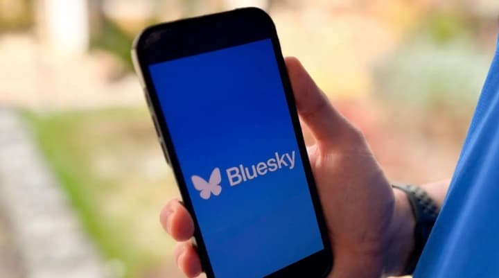 bluesky-updated-the-search-page-and-the-list-of-emojis-in-private-messages