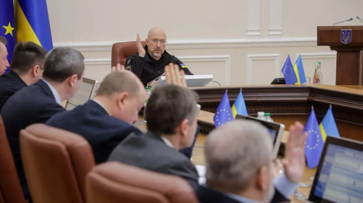 pravitelstvo-videlilo-15-mlrd-grn-dlya-podderzhki-oblastei-i-obshchin-shmigal