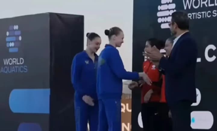 ukrainian-synchronized-swimmers-won-silver-at-the-world-cup-and-ignored-the-russians-during-the-award-ceremony