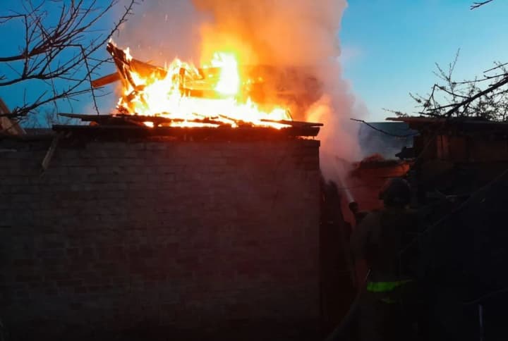 okkupanti-obstrelyali-dnepropetrovshchinu-postradal-muzhchina-povrezhdeni-doma