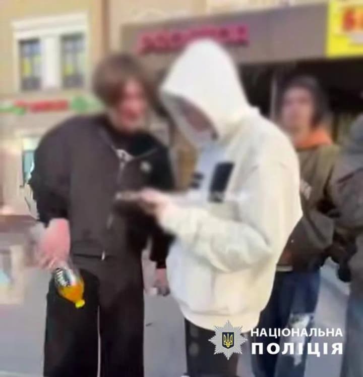 in-kyiv-youths-were-detained-for-playing-russian-music-in-podil-despite-the-enemys-strike-on-sumy