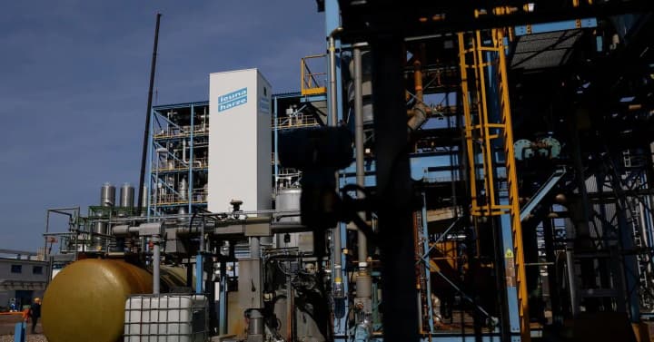 yes-rozghliadaie-mozhlyvist-chastkovoho-povernennia-do-importu-rosiiskoho-hazu-reuters