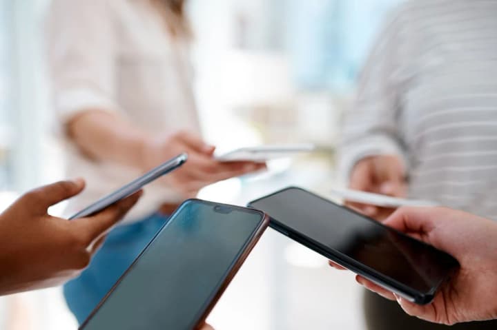 smartphones-are-versatile-gadgets-with-great-functionality