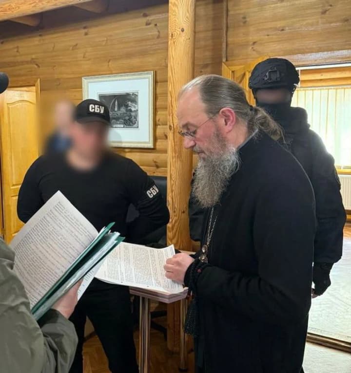 sbu-ta-natspolitsiia-pryishly-z-obshukamy-do-kantseliarii-kyivskoi-mytropolii-upts-mp-dzherela