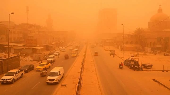 tysiachi-liudei-otrymaly-problemy-z-dykhanniam-pishchana-buria-proneslasia-tsentrom-ta-pivdnem-iraku