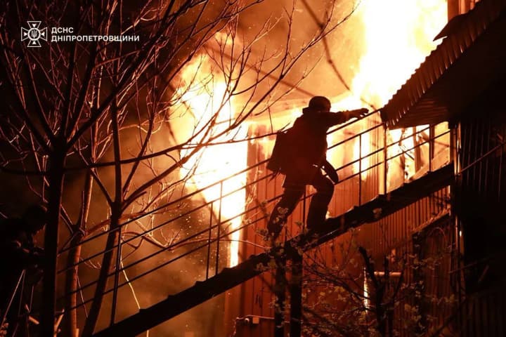 the-enemy-attacked-dnipro-three-dead-including-a-child-and-28-injured-including-4-children