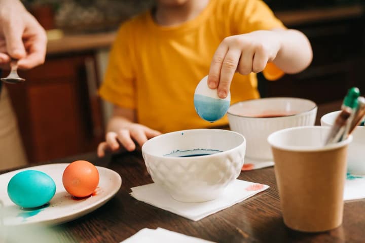 how-to-dye-eggs-for-easter-grandmothers-and-modern-methods