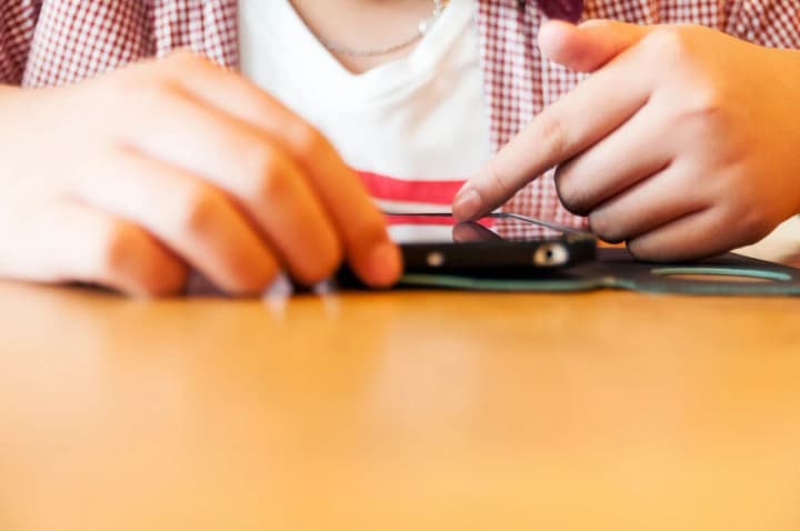 kak-rossiiskie-verbovshchiki-ispolzuyut-tiktok-i-telegram-dlya-privlecheniya-detei-soveti-dlya-roditelei