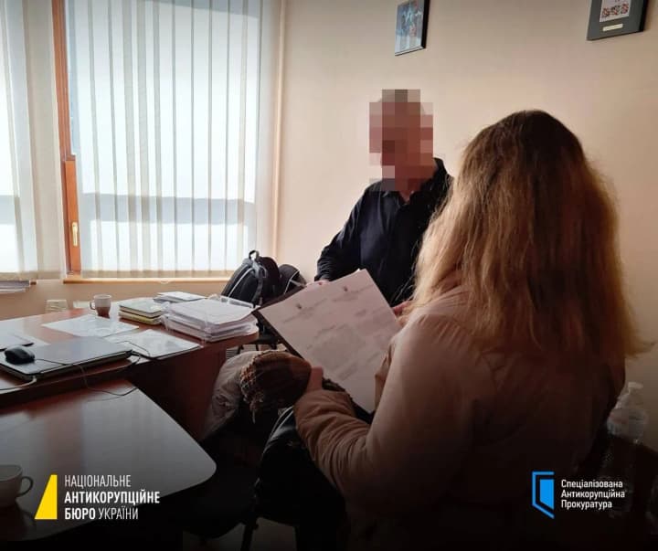 bolee-polumilliona-nezakonnikh-nadbavok-i-viplat-soobshcheno-o-podozrenii-chlenu-vkks-luganskomu