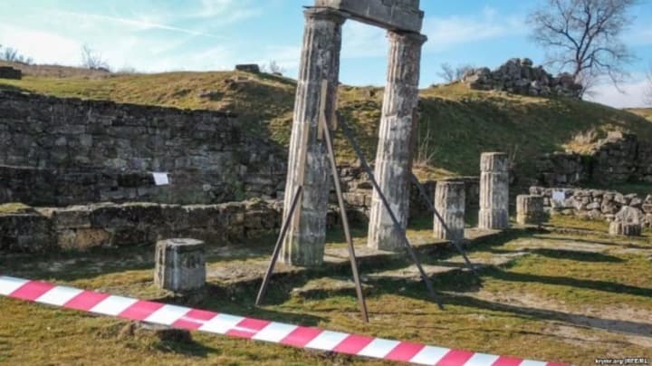 u-krymu-okupanty-znyshchyly-abo-poshkodyly-ponad-200-pamiatok-arkheolohii-predstavnytstvo-prezydenta-v-ark