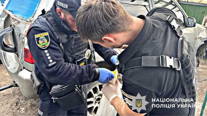 bili-16-letnego-i-snimali-izdevatelstva-na-telefon-v-kievskoi-oblasti-trem-muzhchinam-soobshchili-o-podozrenii