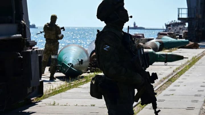 looting-on-an-industrial-scale-the-occupiers-boast-about-the-successes-of-the-mariupol-port