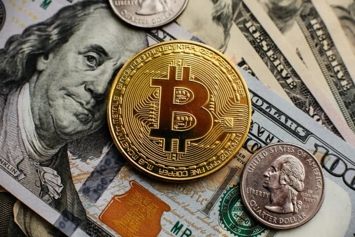 bitcoin-recovers-in-price-amid-weakening-dollar