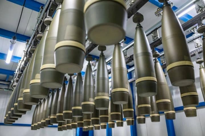 brytaniia-rizko-narostyt-vyrobnytstvo-boieprypasiv-zamishchaiuchy-import-zi-ssha-the-times