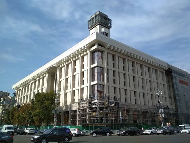 u-budynku-profspilok-u-kyievi-ziavyvsia-novyi-upravytel-detali-uhody