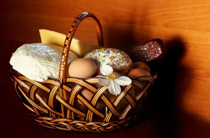 in-2025-ukrainians-bought-456000-easter-cakes-for-uah-65-million-research-data