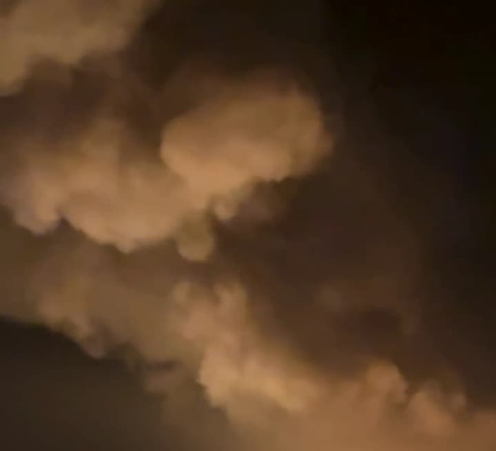 v-peredmisti-odesy-vynykla-masshtabna-pozhezha-vnaslidok-vorozhoi-ataky-zmi