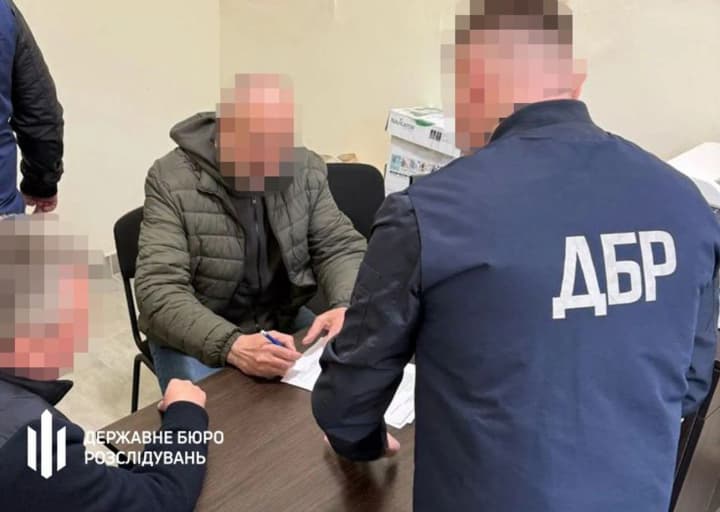 nezakonno-oformil-boevie-viplati-na-pochti-5-mln-grn-gbr-razoblachilo-dolzhnostnoe-litso-odnoi-iz-voinskikh-chastei