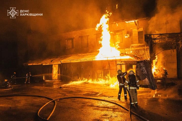 v-kharkove-likvidiruyut-posledstviya-massirovannikh-udarov-po-zhiloi-infrastrukture-predvaritelno-bez-zhertv