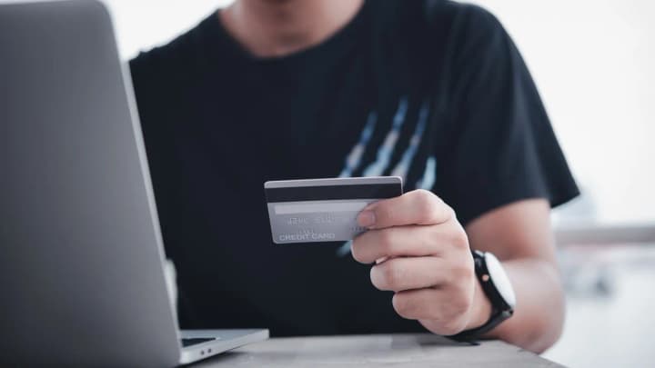 how-to-shop-safely-online-advice-from-a-cybersecurity-expert