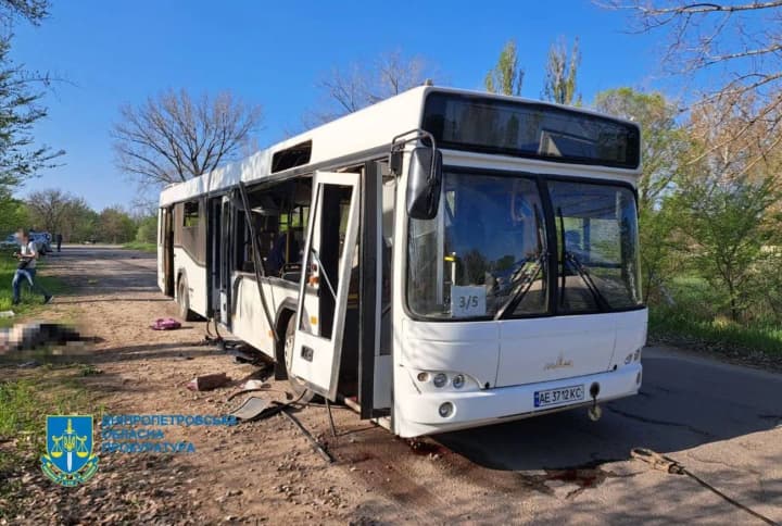 russian-drone-strike-on-a-bus-in-marhanets-7-women-and-2-men-died-42-already-wounded