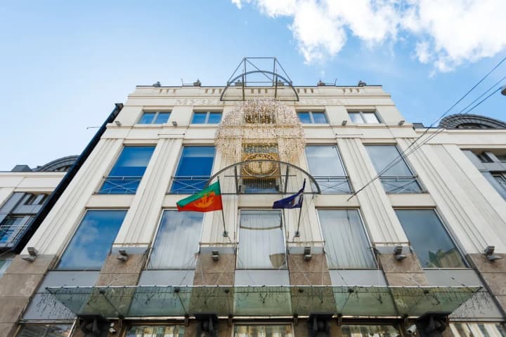 fond-andreya-matyukhi-stal-partnerom-mezhdunarodnoi-art-installyatsii-origami-for-ukraine-v-kieve