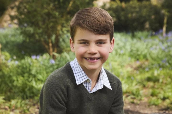 a-new-photo-of-prince-louis-has-been-released-in-honor-of-his-7th-birthday