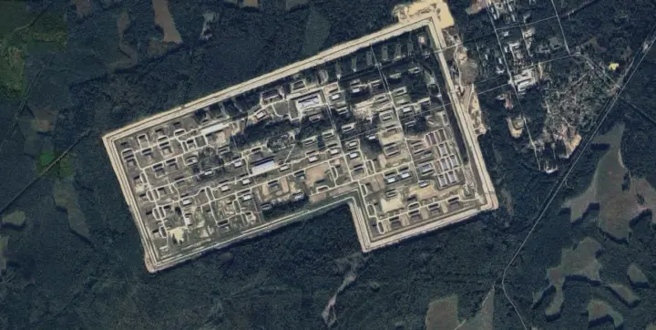 urazhennia-51-arsenalu-hrau-yaki-shche-sklady-iz-zbroieiu-buly-atakovani-v-rf