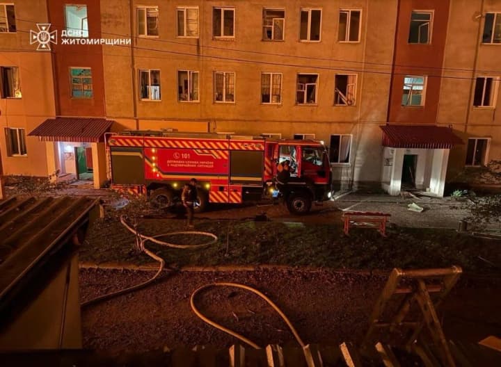 zhitomirskaya-oblast-podverglas-kombinirovannoi-atake-rf-povrezhdeni-doma-ranen-spasatel