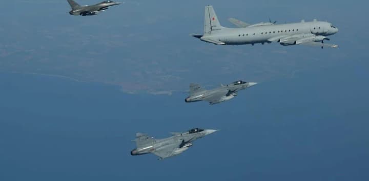 shvedski-vynyshchuvachi-gripen-bulo-vpershe-pidniato-na-perekhoplennia-litakiv-rf-bilia-kordoniv-nato