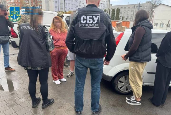 rozpovsiudzhuvaly-psykhotropy-u-skladi-tabletok-dlia-skhudnennia-vykryto-zlochynnu-orhanizatsiiu