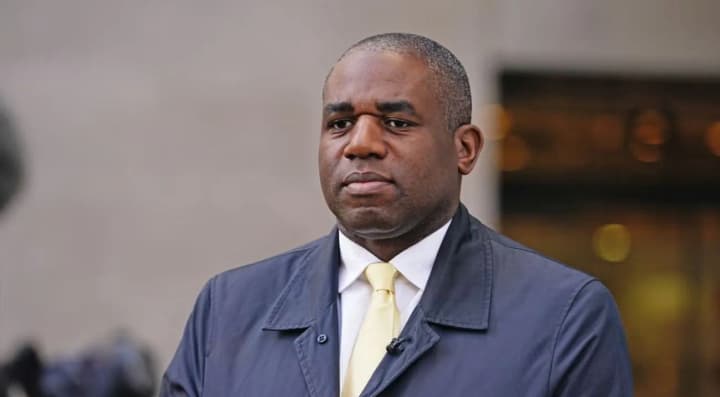 tse-ne-ye-diiamy-liudyny-myru-velyka-brytaniia-zasudyla-masovanu-ataku-rosii-na-ukrainu