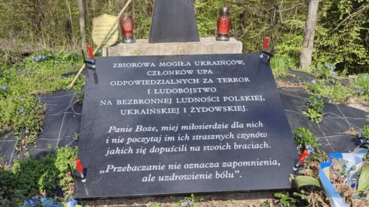 hraie-na-ruku-lyshe-rosiiskomu-ahresoru-tykhyi-pro-vandalizm-na-mohyli-upa-v-polshchi
