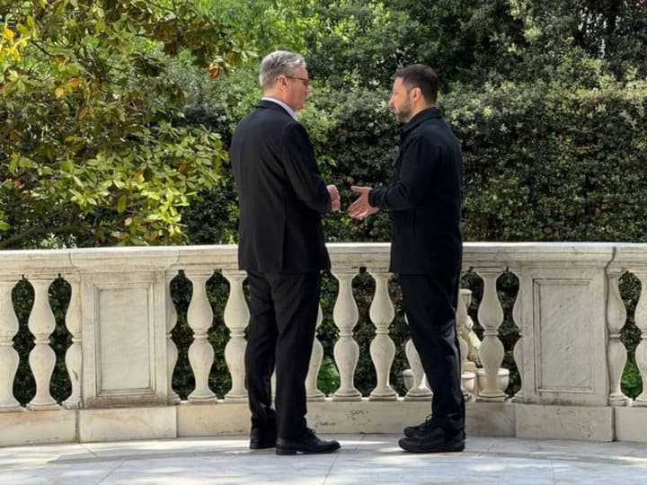 zelenskyi-u-vatykani-zustrivsia-vich-na-vich-z-premierom-brytanii-starmerom