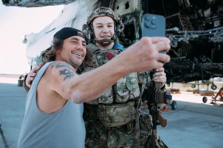 ya-dolzhen-rasskazat-miru-istoriyu-vashikh-lyudei-rezhisser-klipov-nirvana-i-metallica-semyuel-baier-posetil-ukrainu