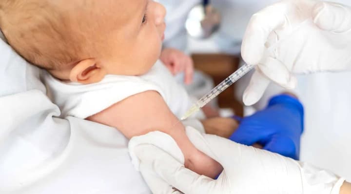 zakhyst-vid-raku-pechinky-ta-dementsii-tshz-pro-neochikuvanu-koryst-vaktsynatsii