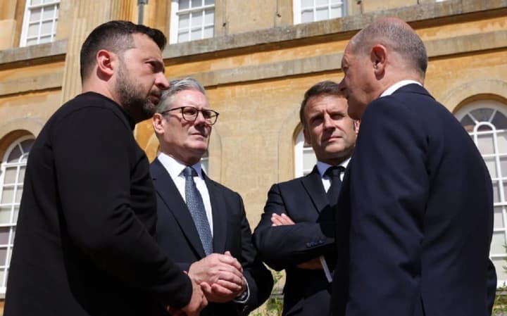 makron-naiblyzhchymy-dniamy-zakhid-posylyt-tysk-na-rosiiu