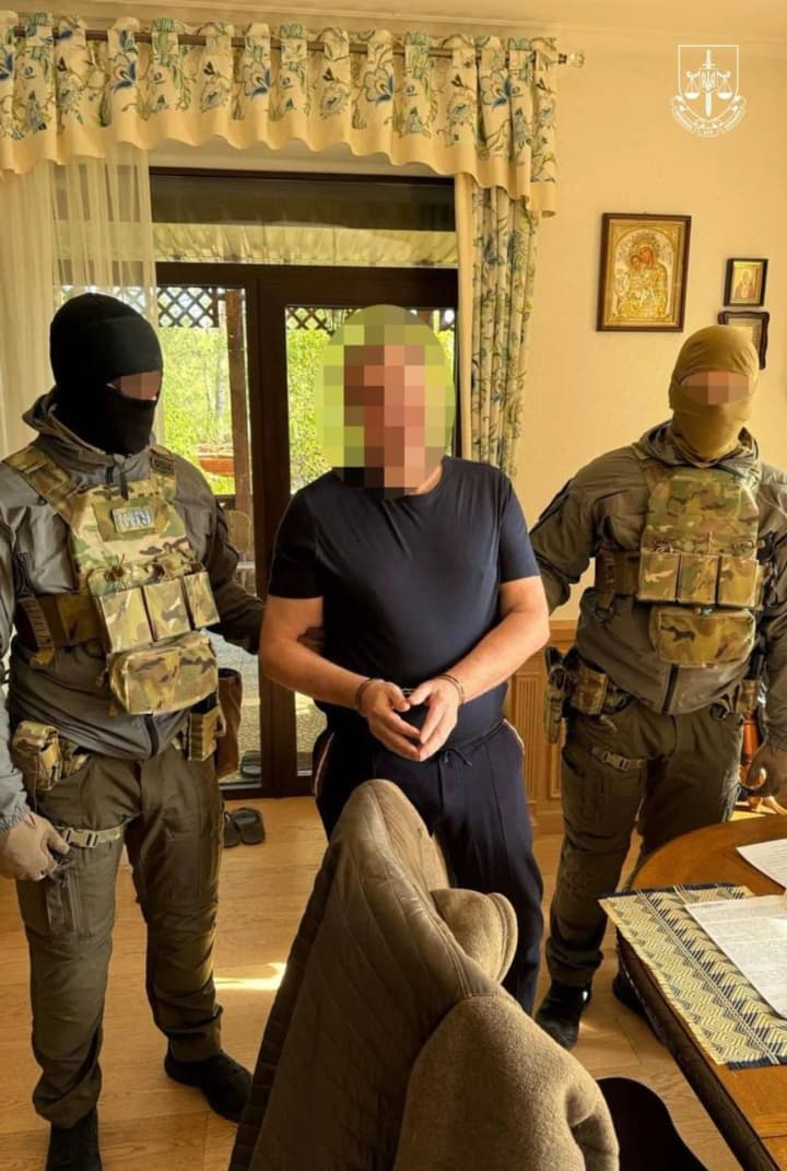 sbu-zatrymala-kerivnytstvo-zavodu-za-postachannia-brakovanykh-snariadiv-zsu