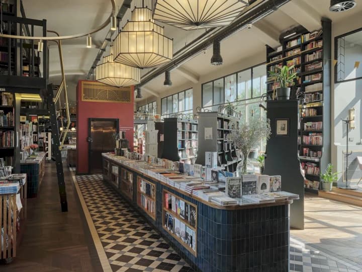 a-protocol-has-been-drawn-up-against-a-bookstore-in-russia-for-promoting-lgbt-through-books-by-susan-sontag-and-olivia-laing