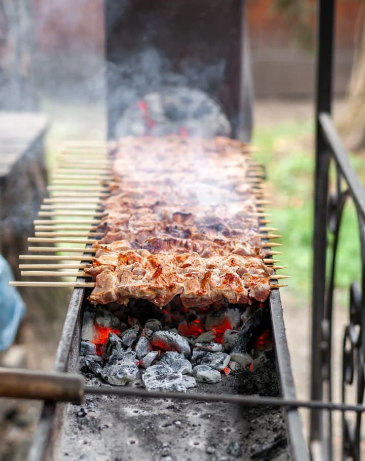 maiskii-shashlik-5-prostikh-retseptov-dlya-idealnogo-otdikha-na-prirode